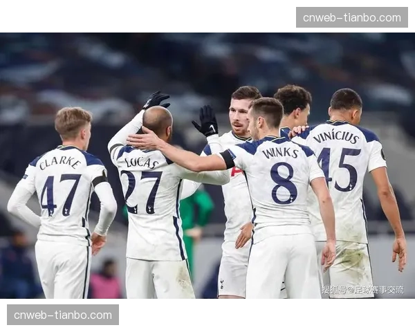 战报通讯：十人应战的埃弗顿客场顽强逼平热刺，戴奇战术获赞誉