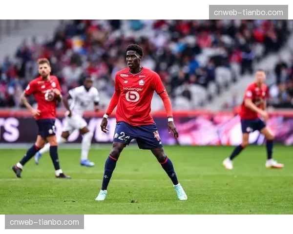 里尔2-0击败图卢兹重回法甲第三，争冠与保级悬念再起